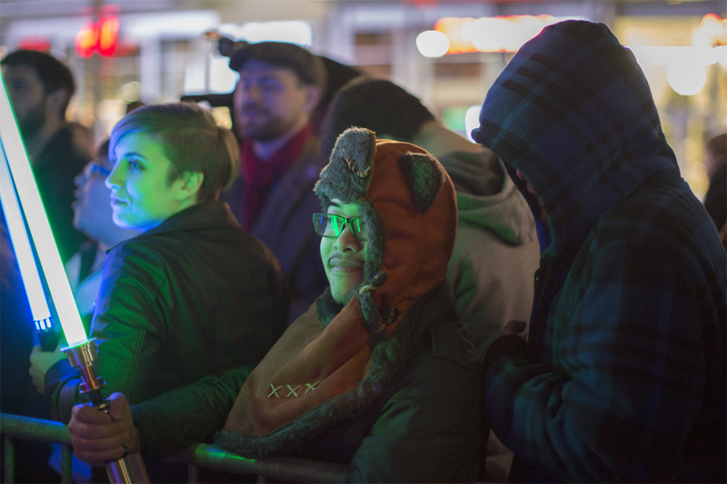 Illustration for article titled The Awesome Cosplay and Excitement of Star Wars: The Force Awakens' Opening Night